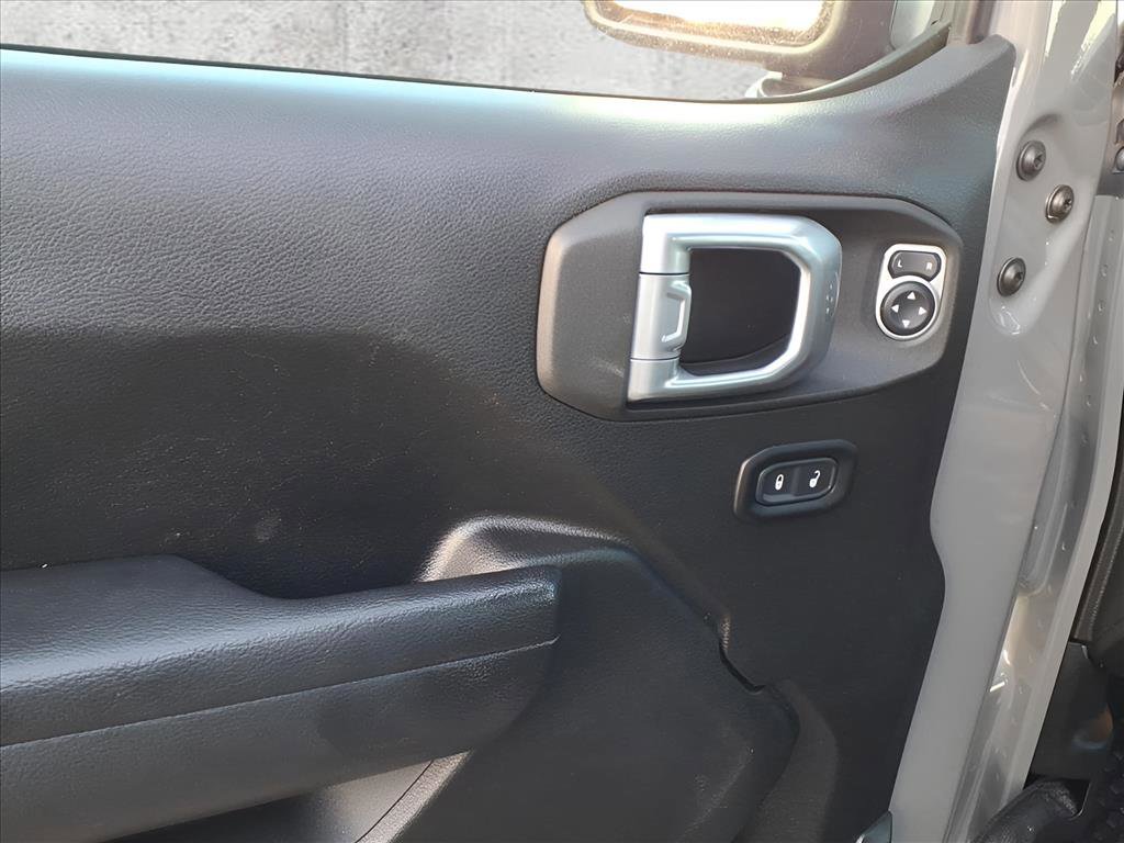 Used 2022 Jeep Gladiator Willys image 7