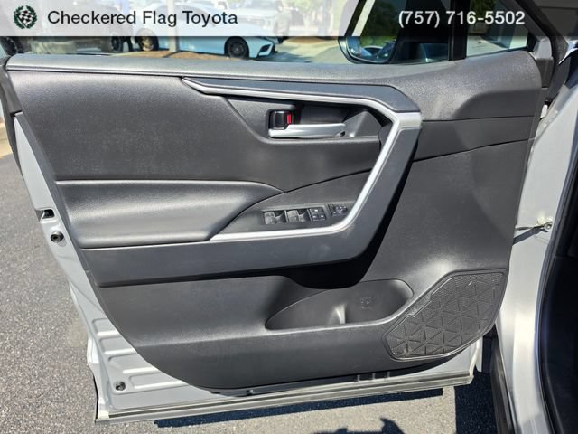 Used 2025 Toyota RAV4 XLE AWD/4WD image 15