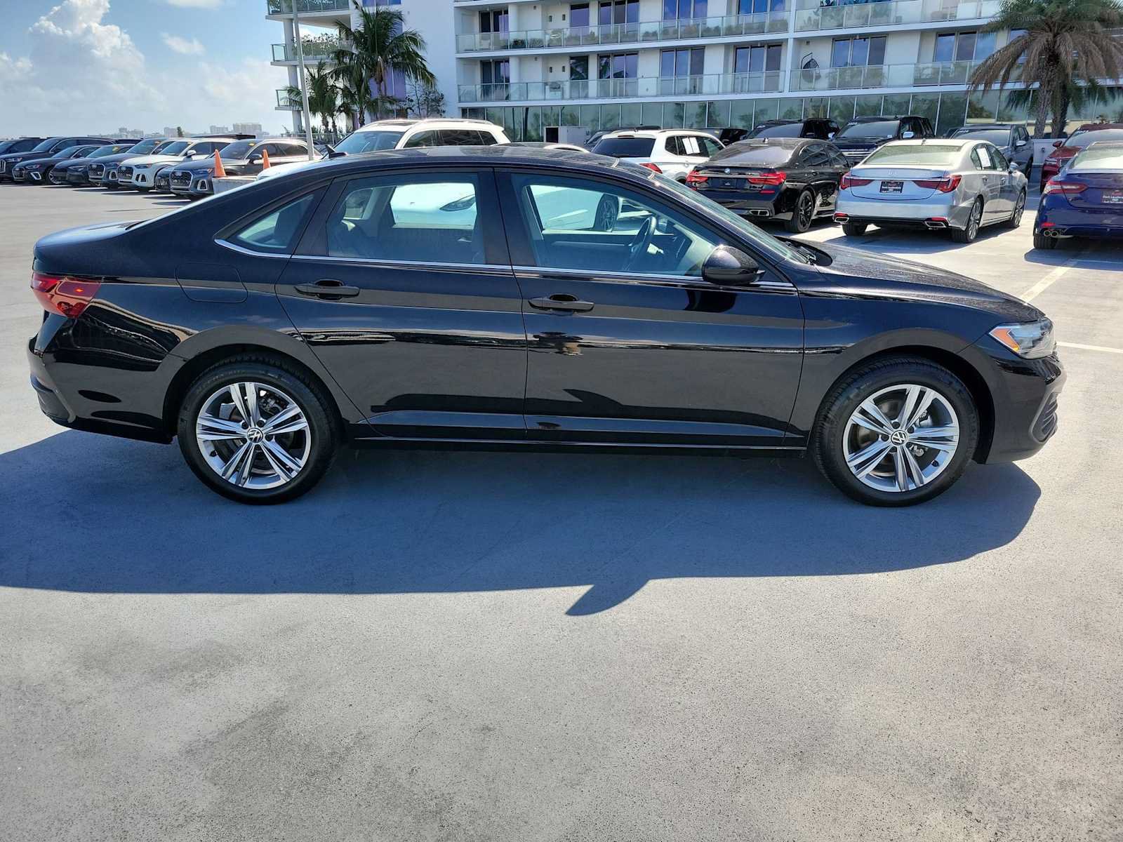 Used 2023 Volkswagen Jetta SE w/ Panoramic Sunroof Package FWD image 7