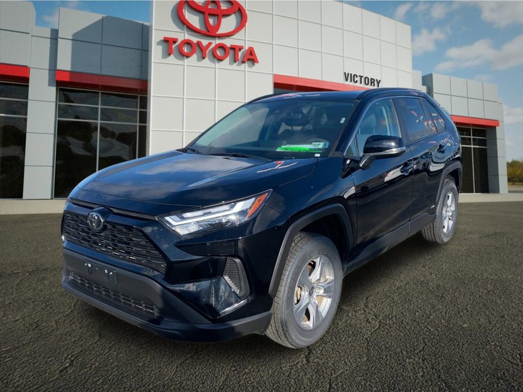 Used 2025 Toyota RAV4 XLE AWD/4WD image 7