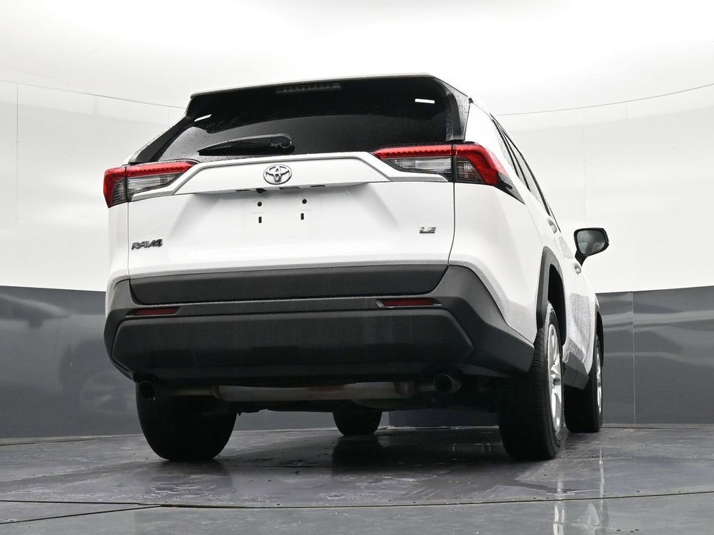 Used 2020 Toyota RAV4 LE FWD image 27