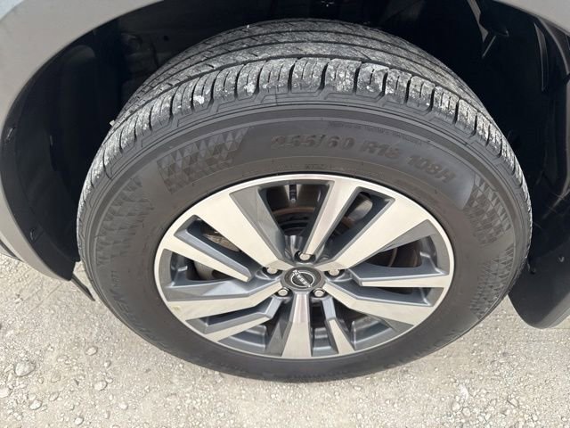 Used 2024 Nissan Pathfinder SL FWD image 11
