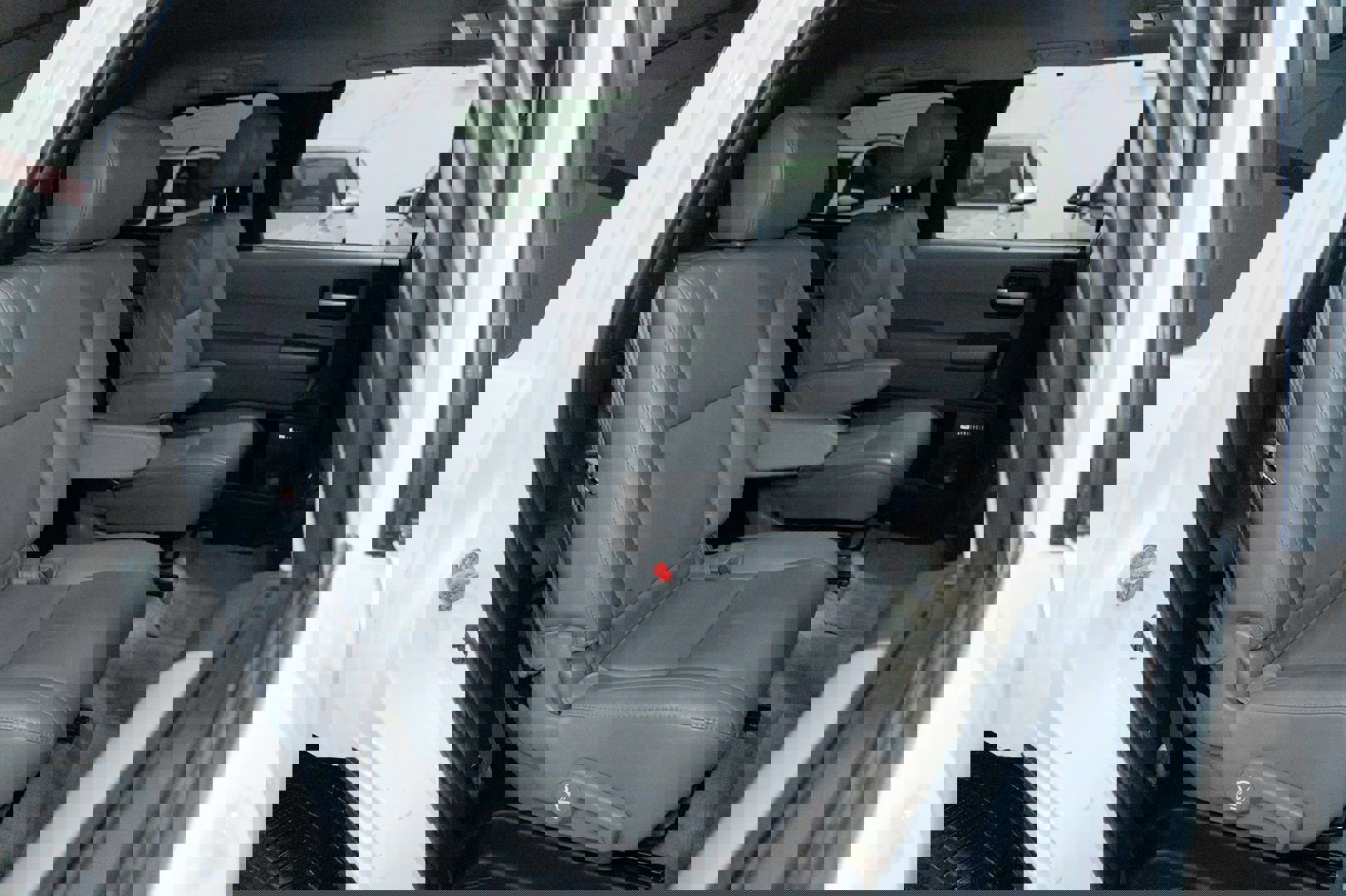 Used 2010 Toyota Sequoia Limited image 34