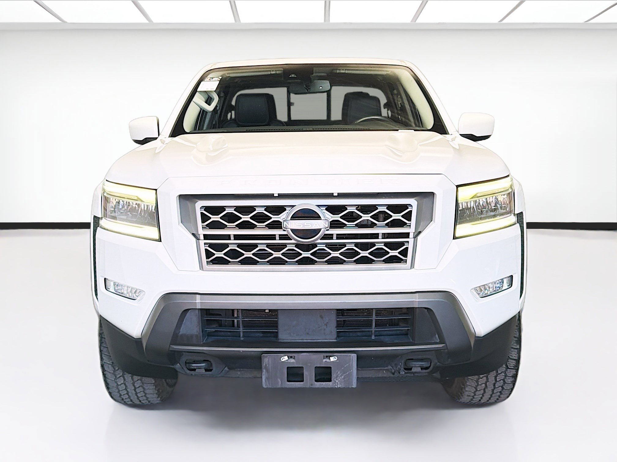 Used 2022 Nissan Frontier SV w/ SV Premium Package AWD/4WD image 2