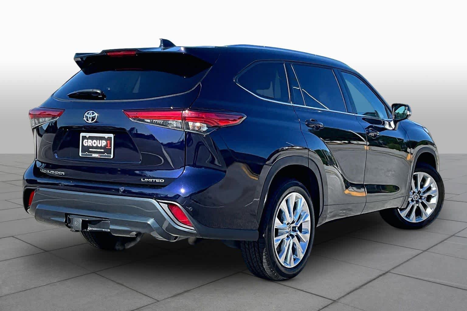 Used 2023 Toyota Highlander Limited FWD image 18