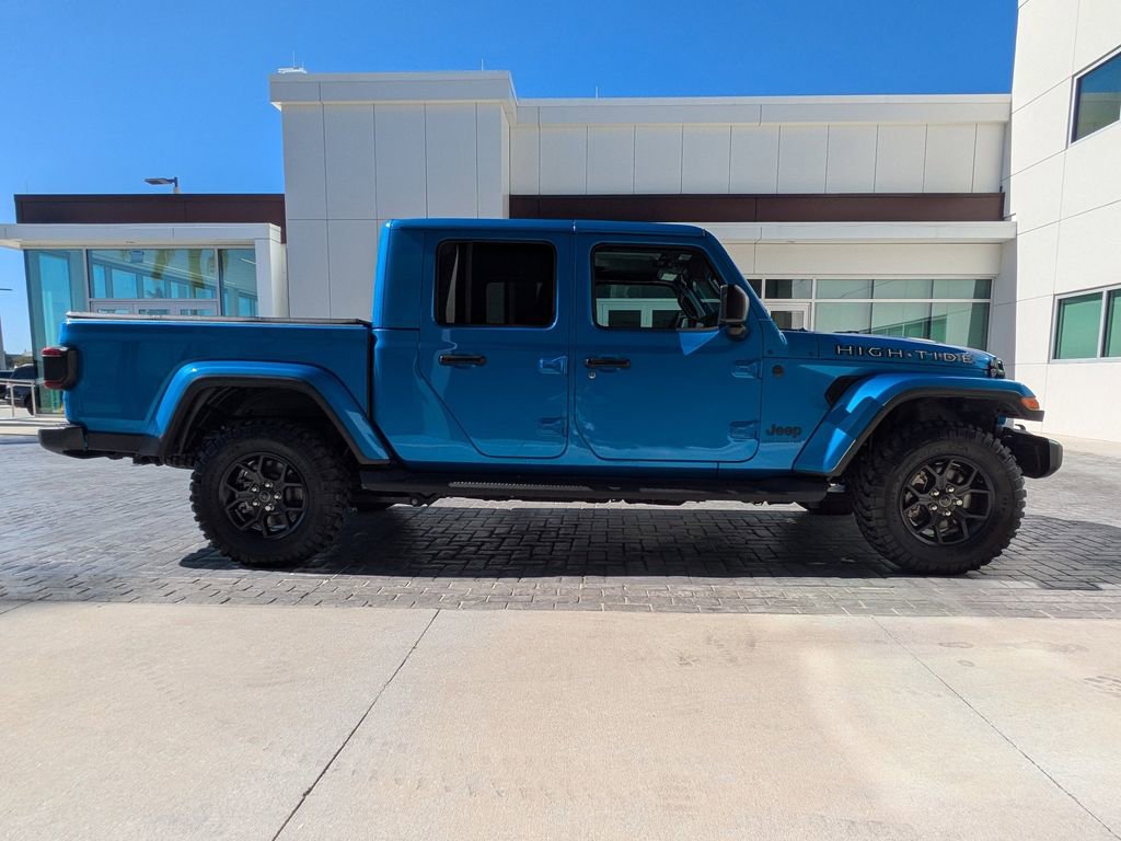 Used 2025 Jeep Gladiator Sport image 4