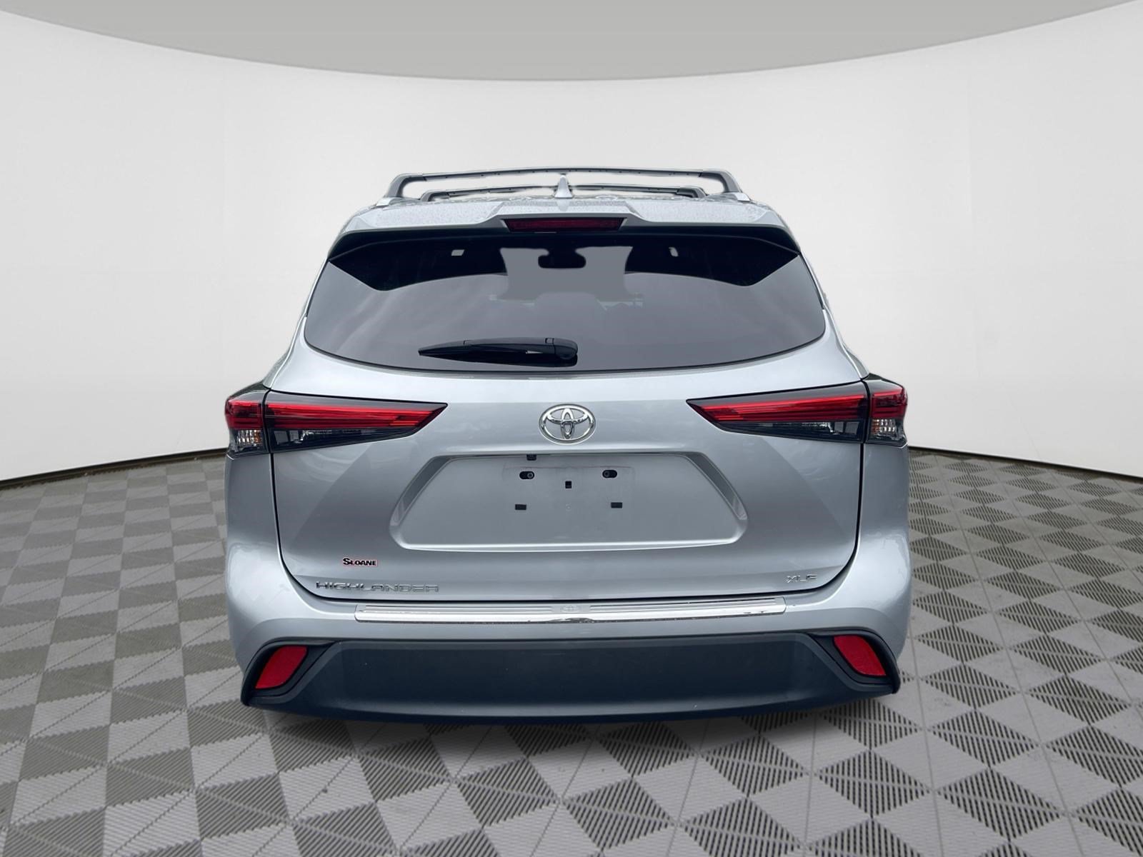 Used 2023 Toyota Highlander XLE FWD image 6