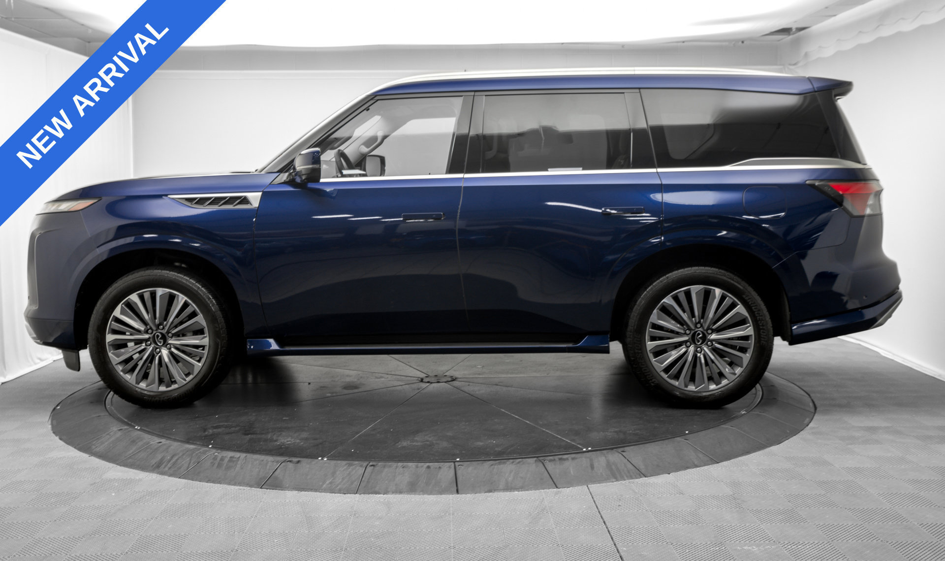 Used 2025 INFINITI QX80 Luxe AWD/4WD image 4