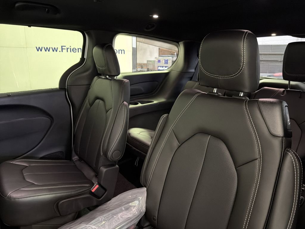New 2026 Chrysler Pacifica Select FWD image 29