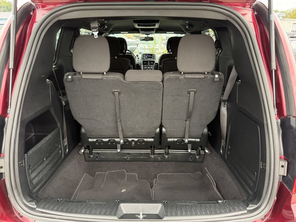 Used 2017 Dodge Grand Caravan SE FWD image 23