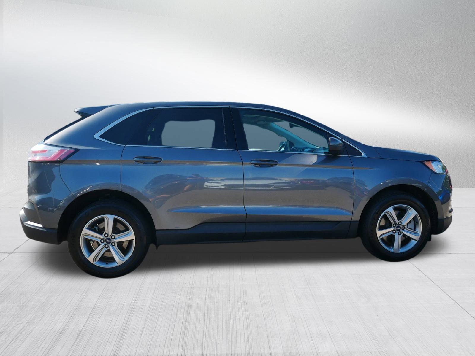 Used 2021 Ford Edge SEL w/ Convenience Package image 4