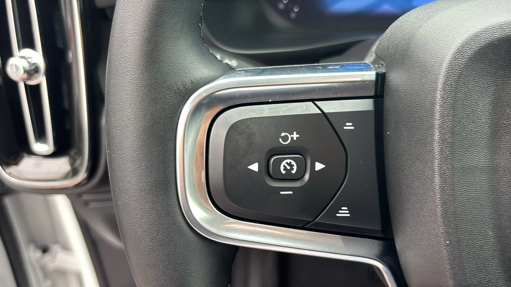 Certified 2024 Volvo XC40 B5 Plus w/ Climate Package AWD/4WD image 18
