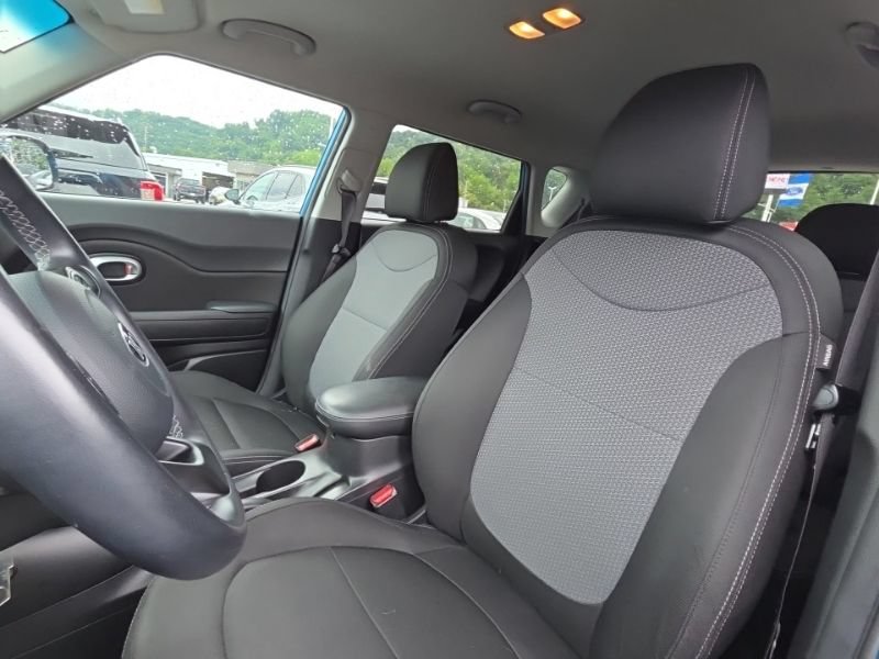 Used 2017 Kia Soul + w/ Designer's Package FWD image 7