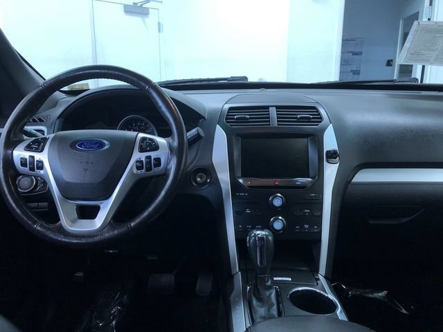 Used 2014 Ford Explorer XLT w/ Equipment Group 202A AWD/4WD image 19