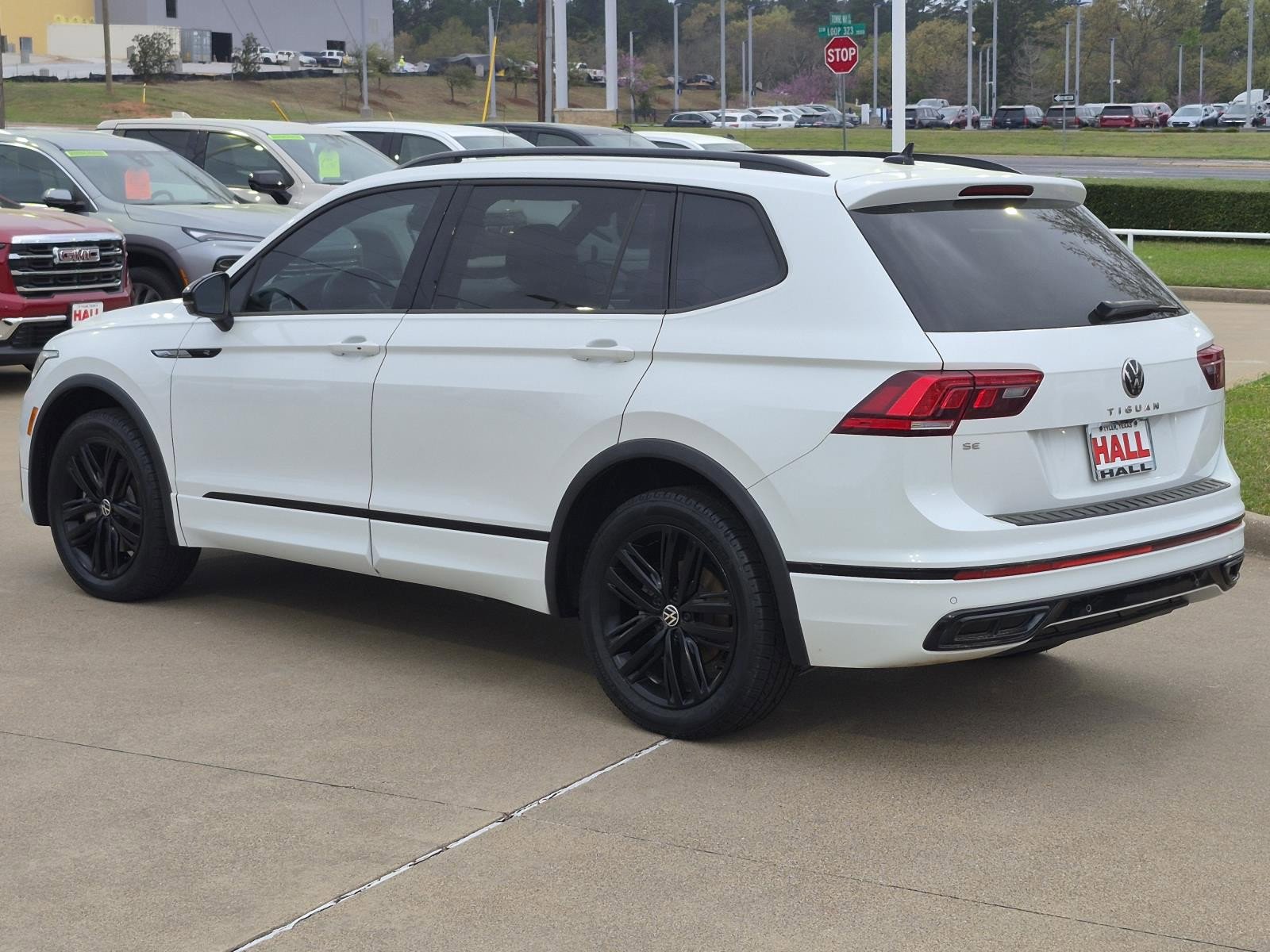 Used 2022 Volkswagen Tiguan SE R-Line FWD image 4