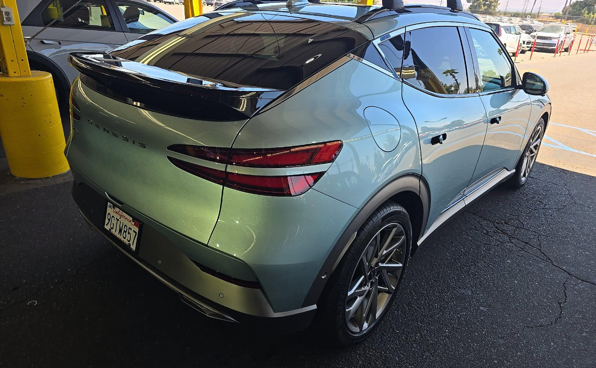 Used 2023 Genesis GV60 Advanced AWD/4WD image 6