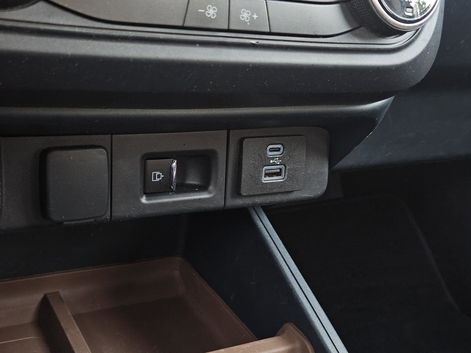 Used 2022 Ford Maverick Lariat image 26