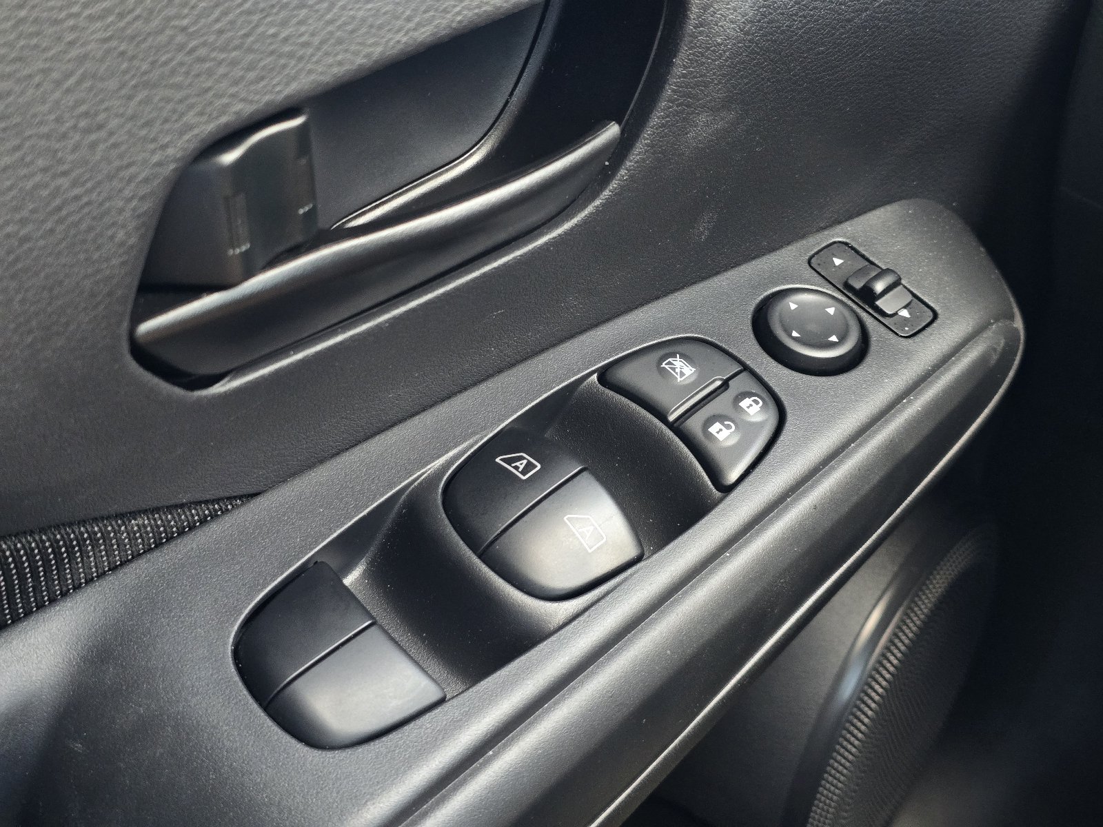 Certified 2025 Nissan Kicks Play S FWD image 23