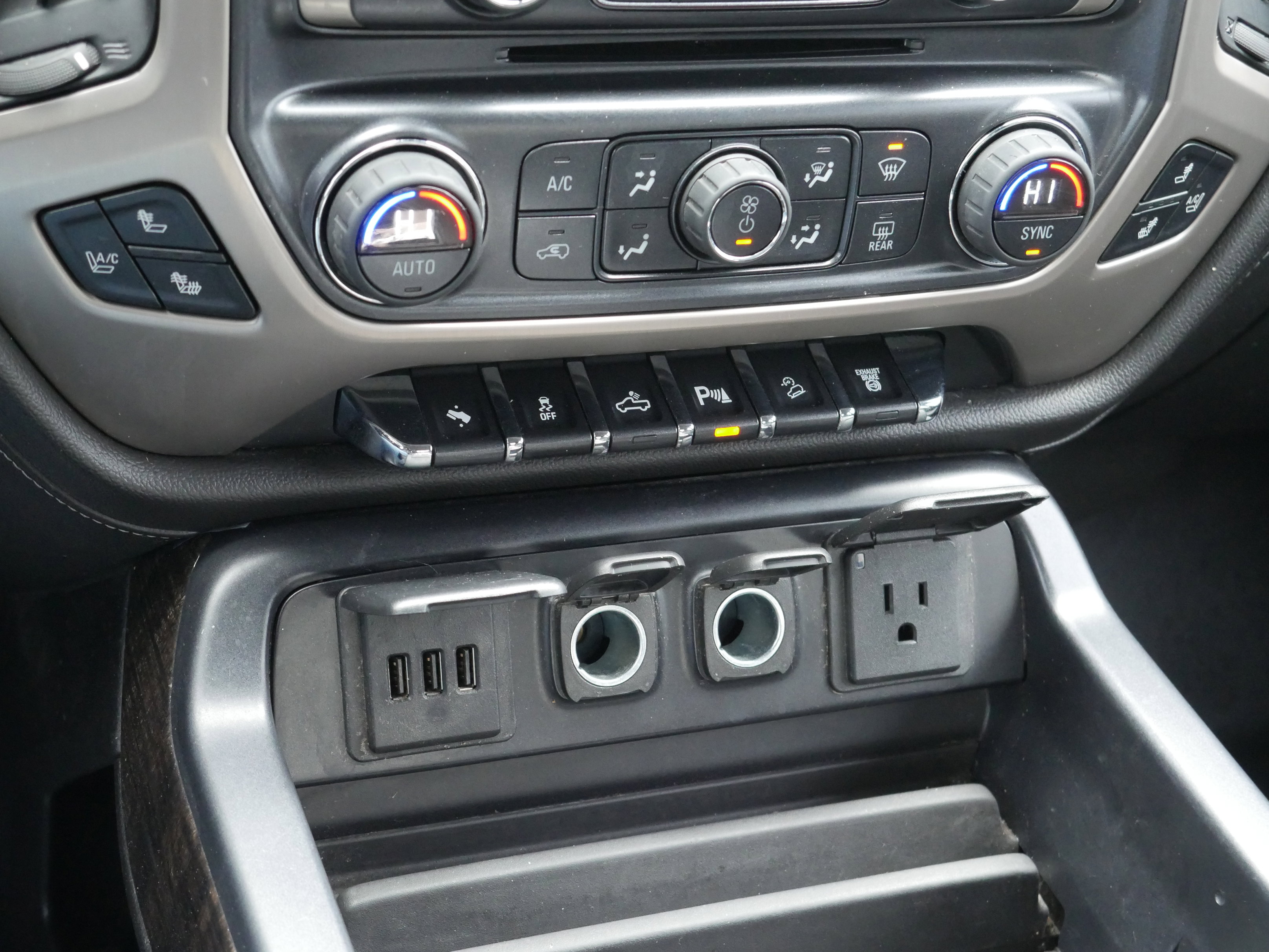 Used 2015 GMC Sierra 2500 Denali image 10