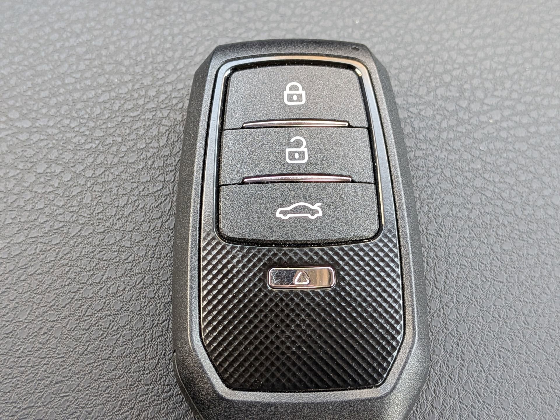 Used 2025 Toyota Camry LE image 30