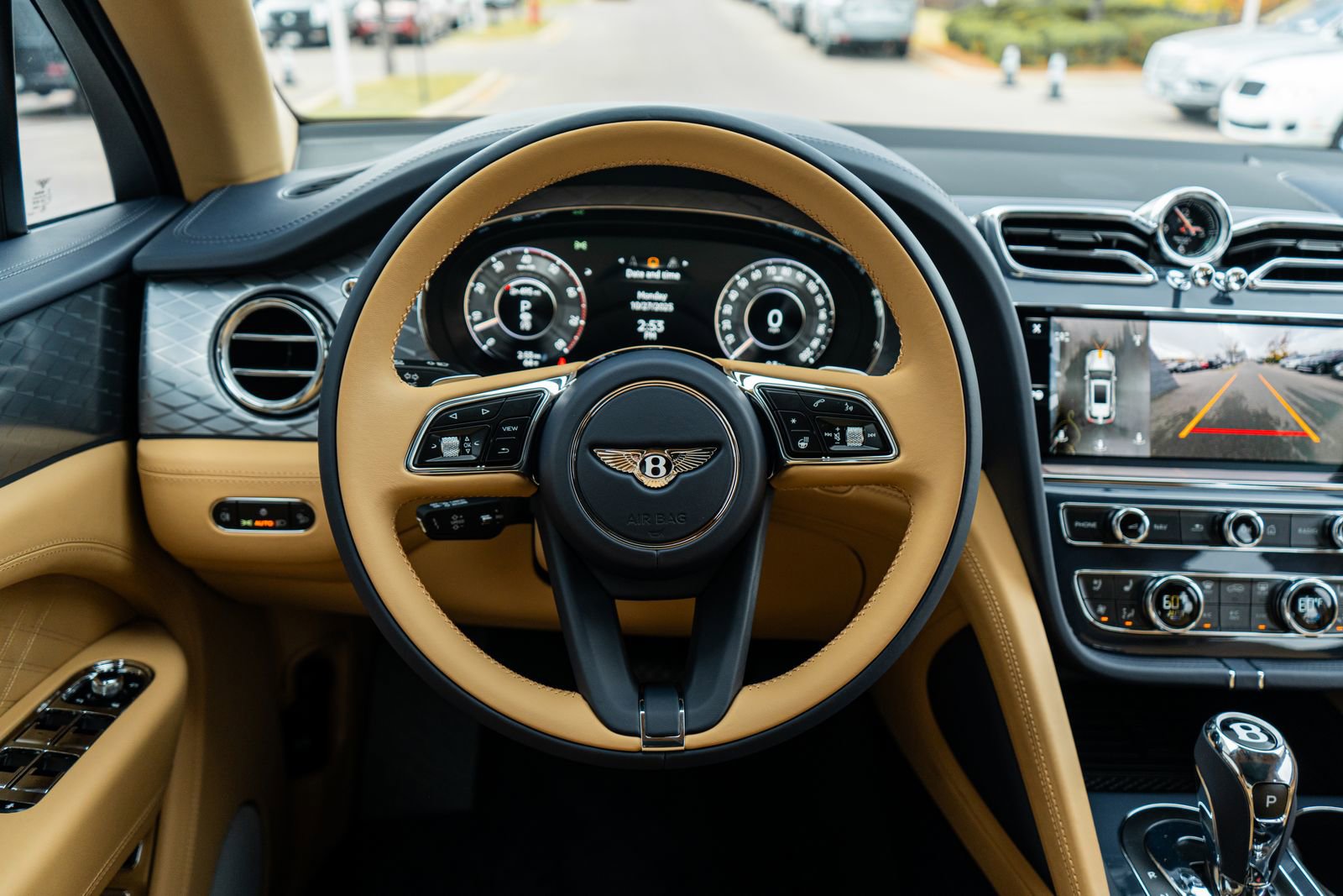 Used 2025 Bentley Bentayga image 26