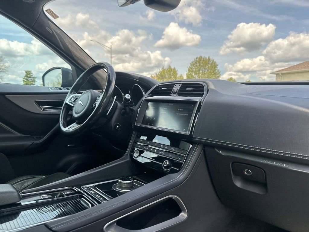 Used 2020 Jaguar F-PACE S AWD/4WD image 24