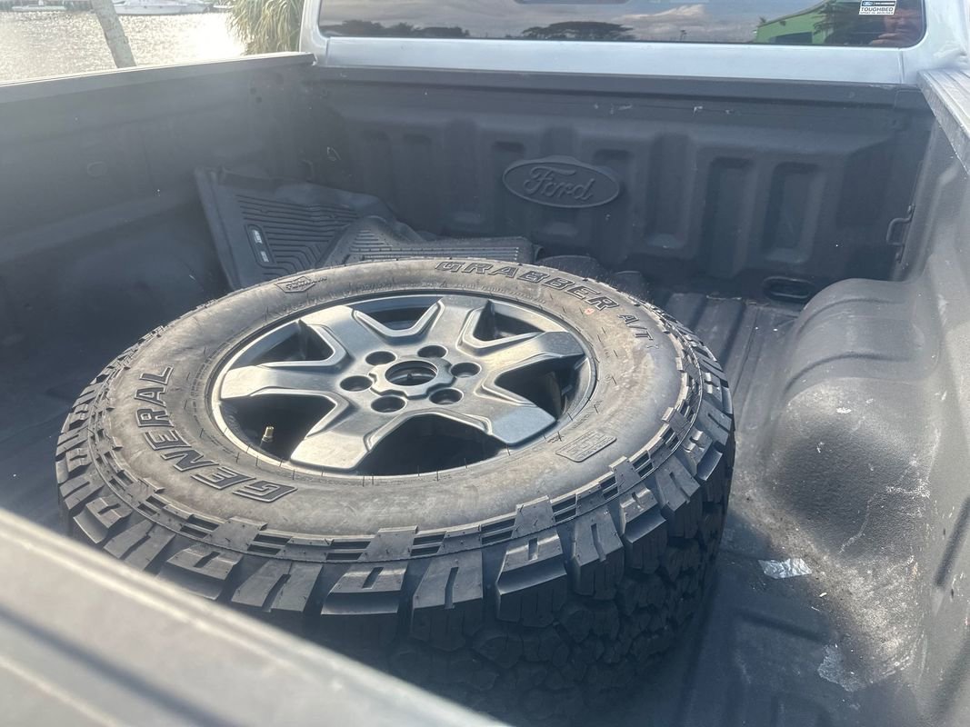 Used 2020 Ford Ranger Lariat w/ Equipment Group 501A Mid image 5