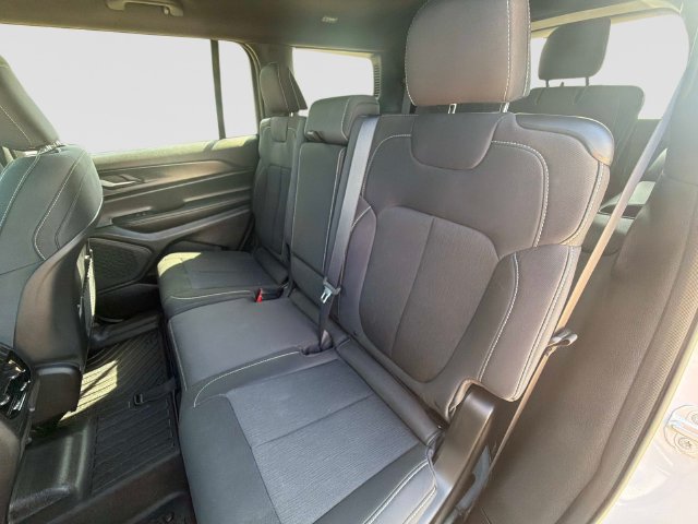 Used 2025 Jeep Grand Cherokee L Laredo AWD/4WD image 14