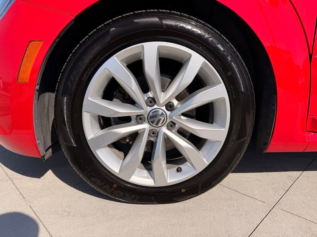 Used 2013 Volkswagen Beetle TDI image 11