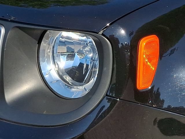 Used 2023 Jeep Renegade Latitude AWD/4WD image 9