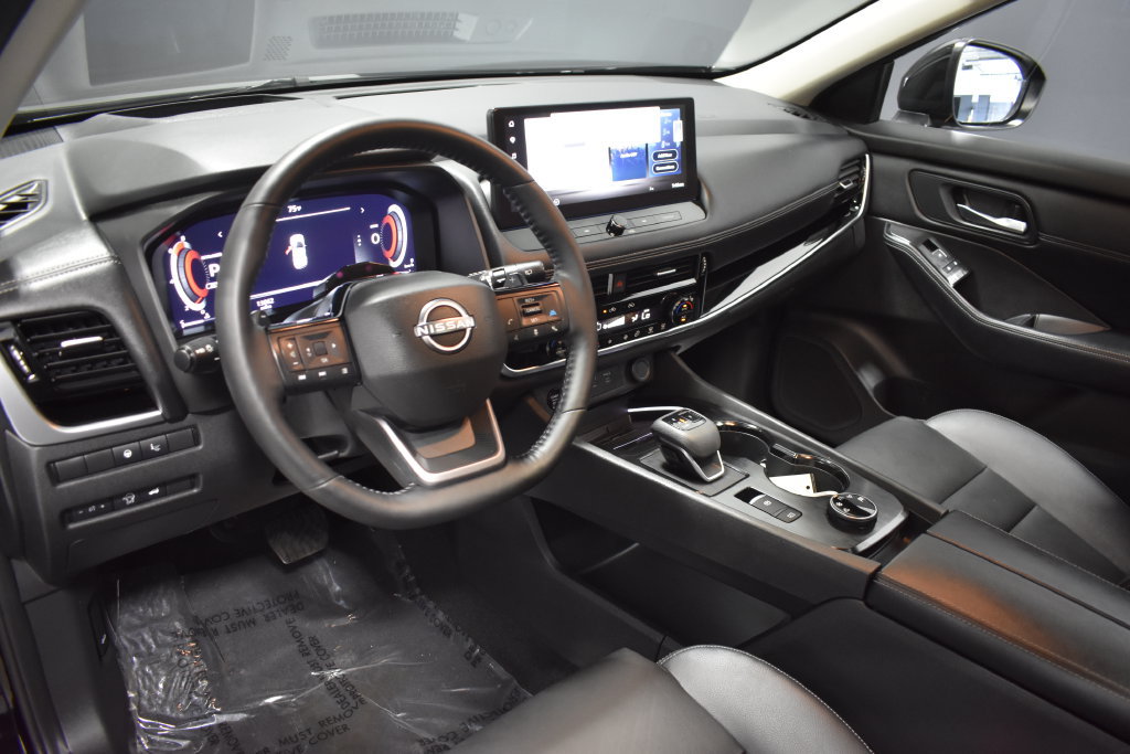 Used 2025 Nissan Rogue SL w/ Tech Package AWD/4WD image 4