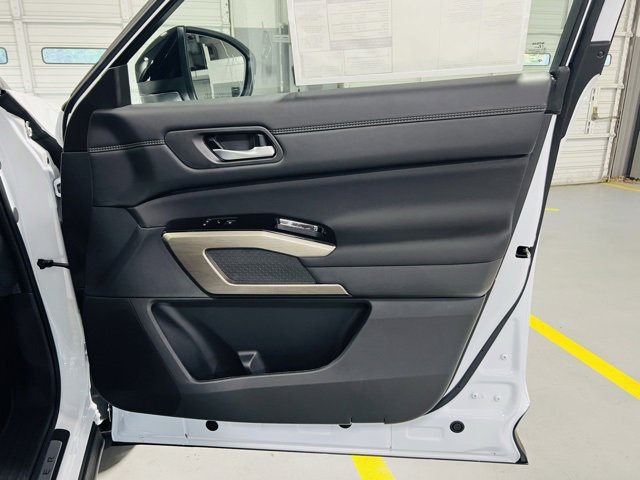 New 2025 Nissan Pathfinder Platinum image 39