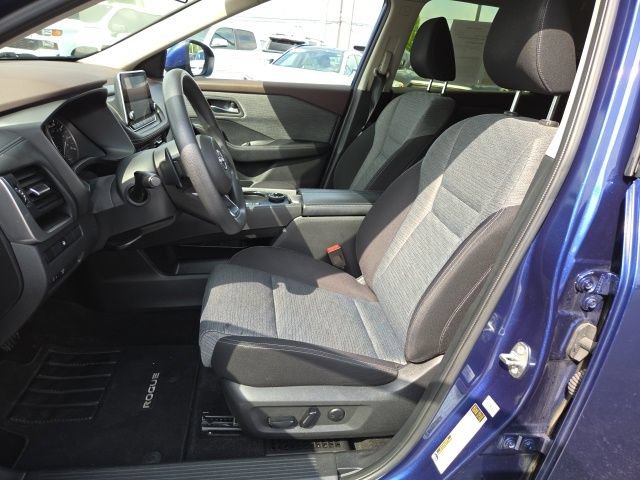 Used 2023 Nissan Rogue SV AWD/4WD image 9