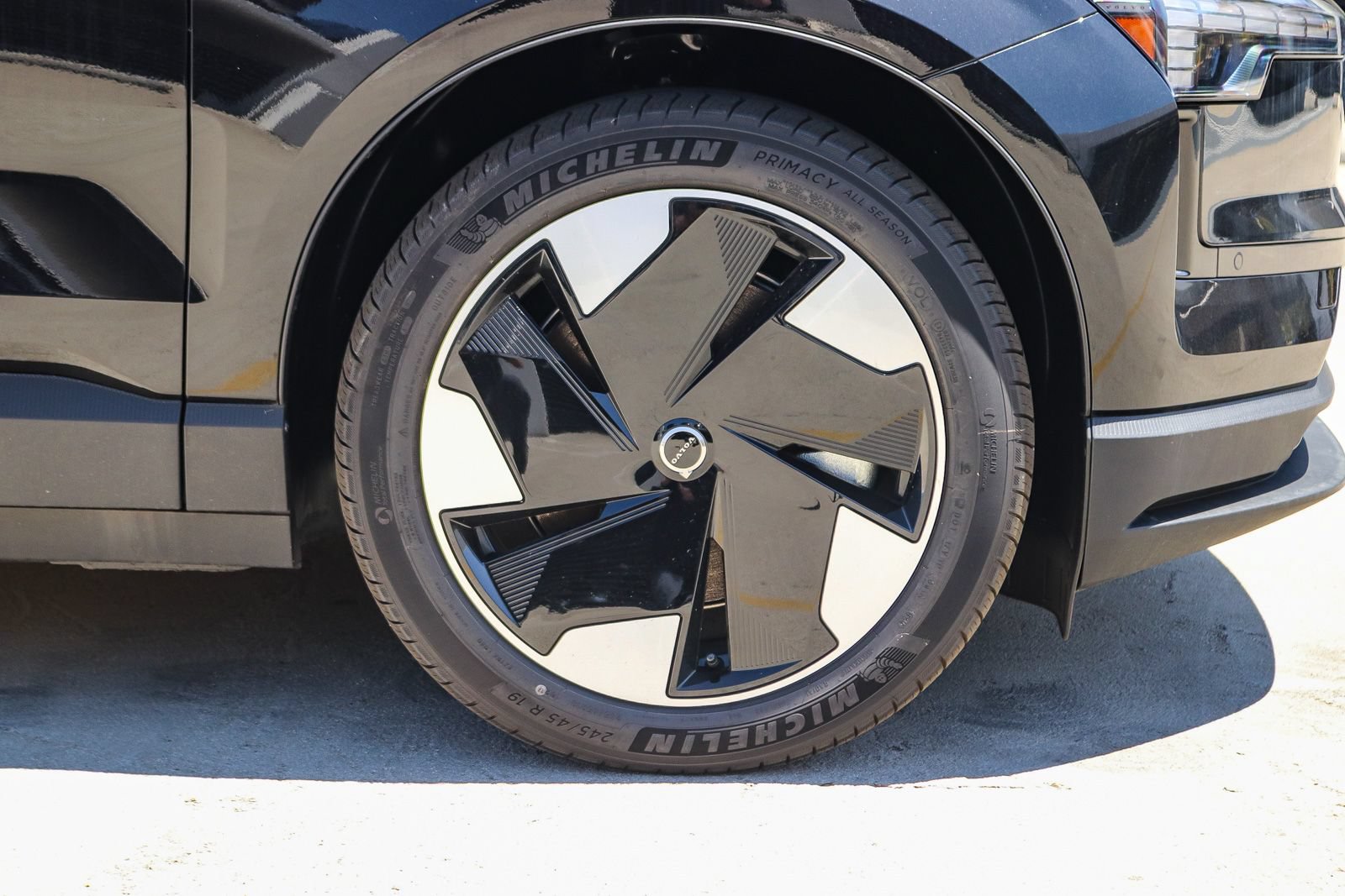 New 2025 Volvo EX30 Plus w/ Protection Package Premier AWD/4WD image 10