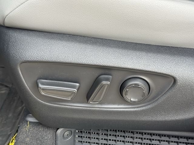 Used 2026 Toyota Sienna XLE FWD image 25