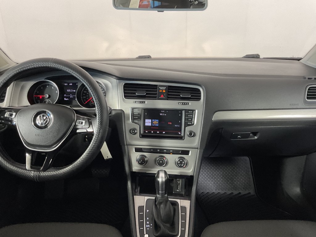 Used 2016 Volkswagen Golf S FWD image 16