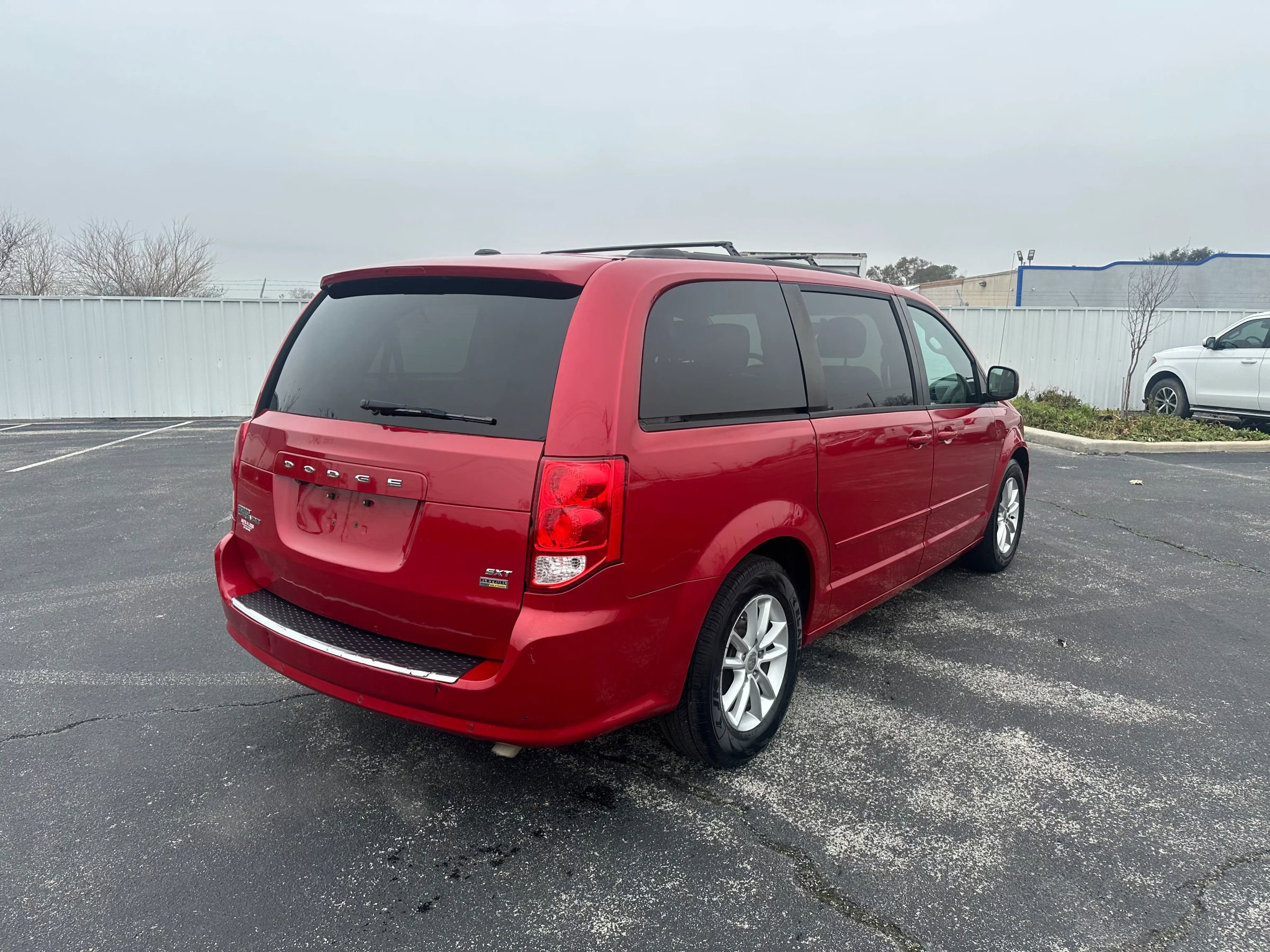 Used 2014 Dodge Grand Caravan SXT w/ Rear Park Assist Package image 5
