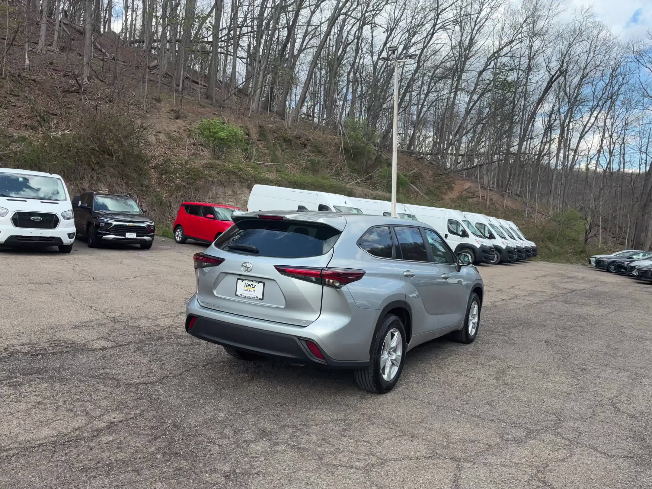 Used 2025 Toyota Highlander LE FWD image 14