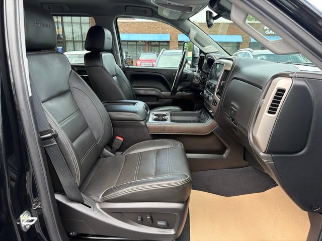 Used 2019 GMC Sierra 2500 Denali w/ Duramax Plus Package AWD/4WD image 18