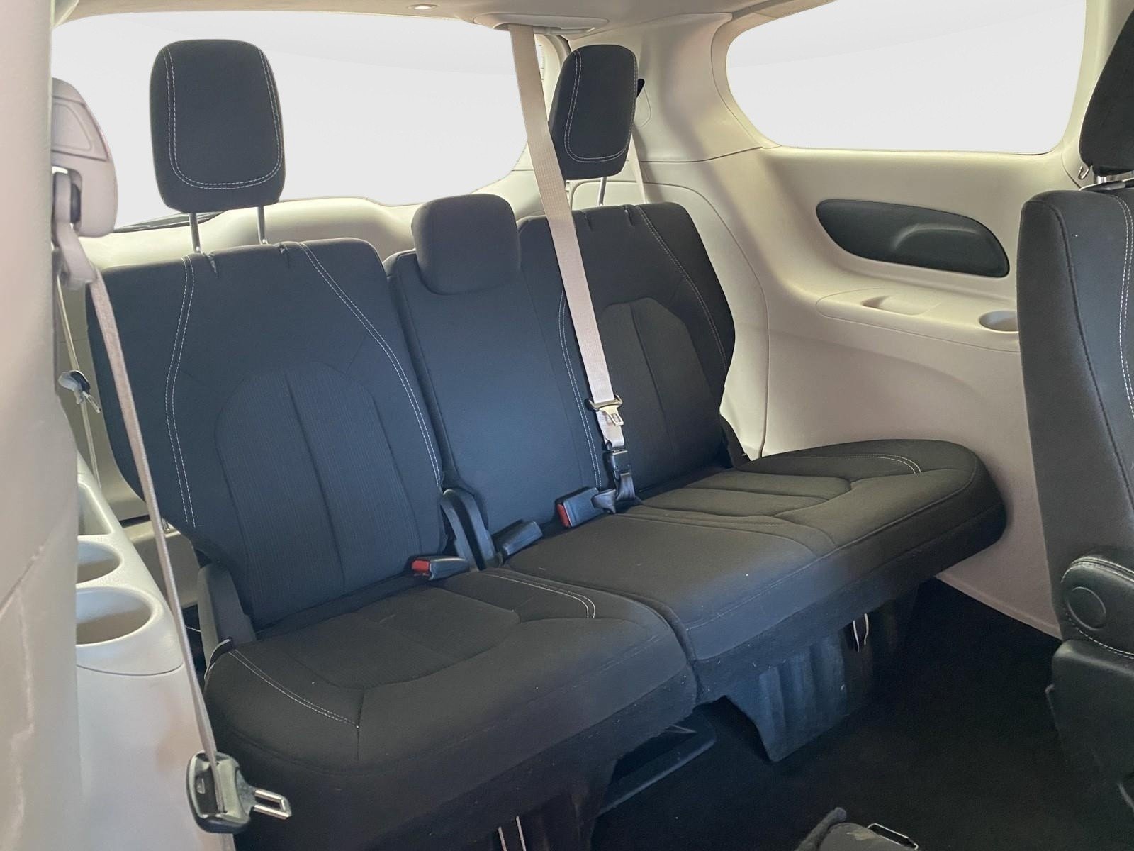 Used 2022 Chrysler Voyager LX FWD image 12