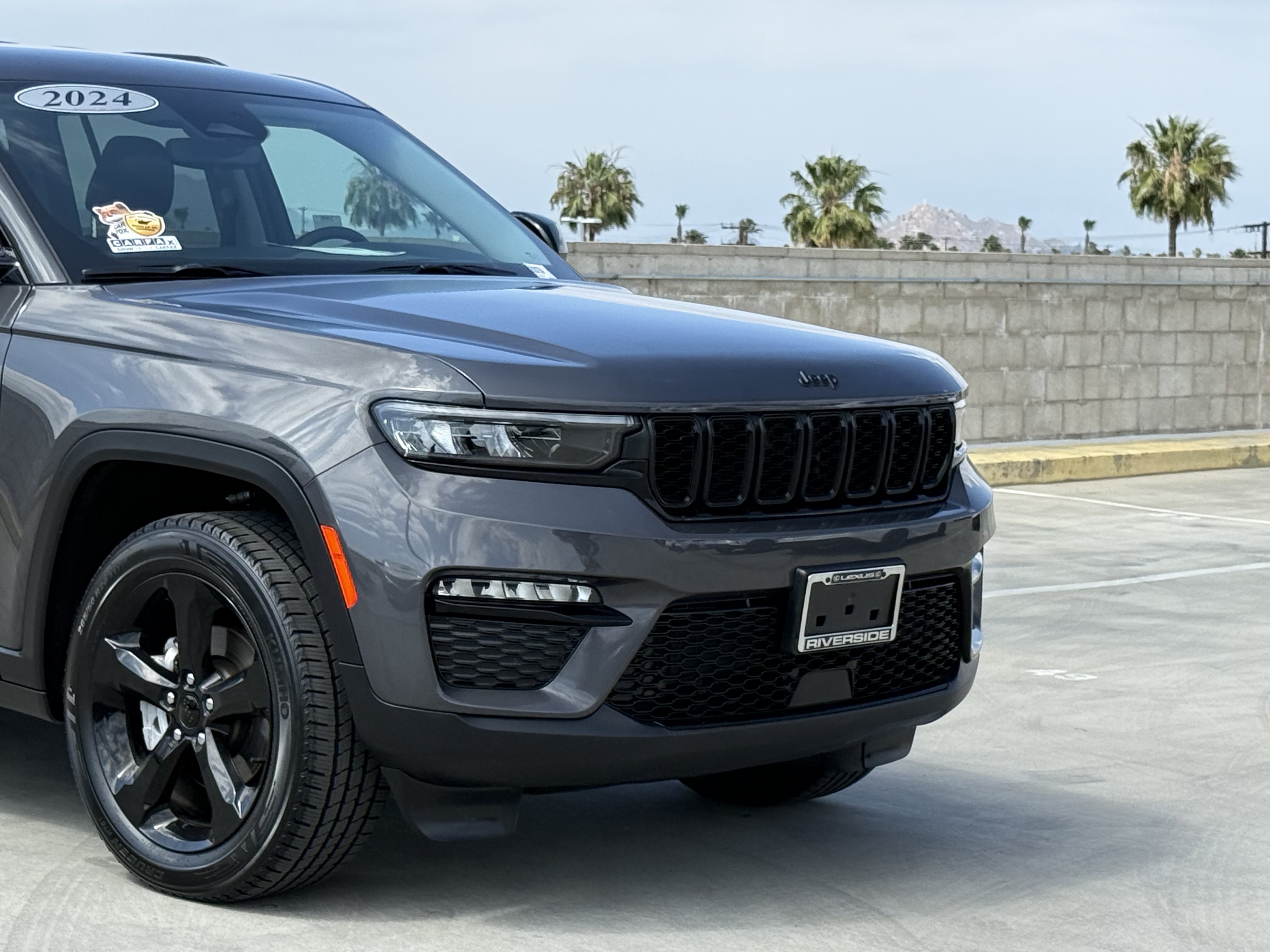 Used 2024 Jeep Grand Cherokee Limited w/ Black Appearance Package RWD image 3