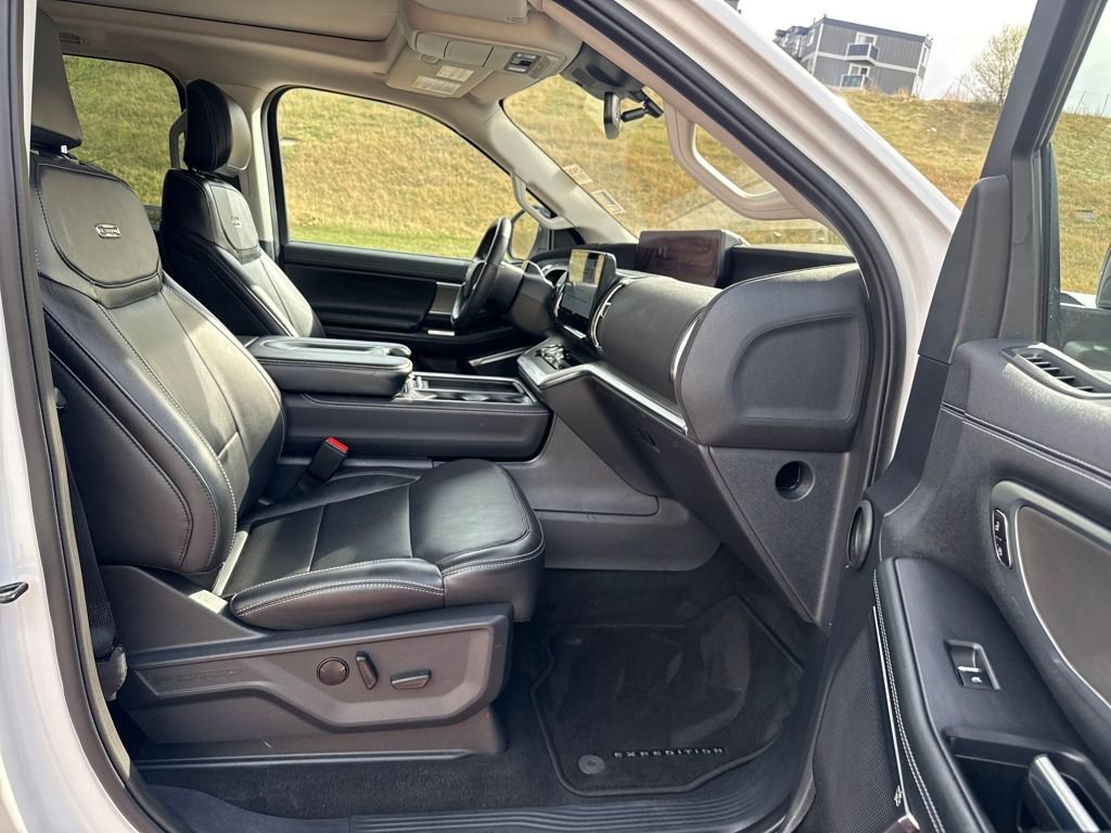 Certified 2025 Ford Expedition Platinum AWD/4WD image 28