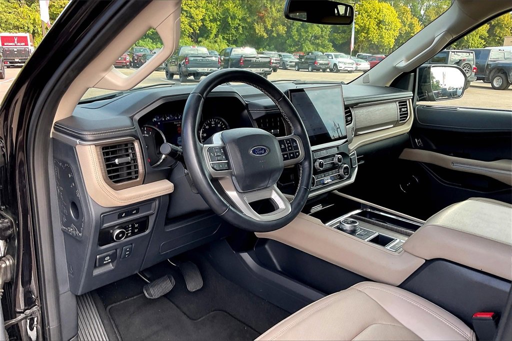 Used 2024 Ford Expedition Max Limited image 13