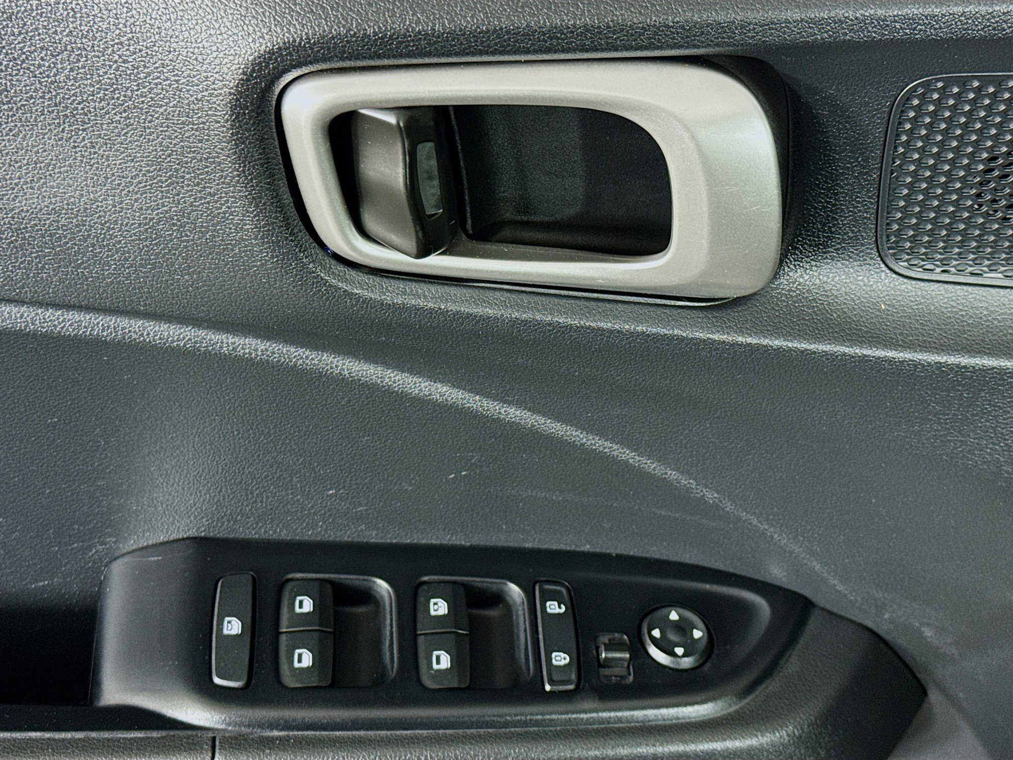 Used 2024 Hyundai Venue SEL image 23