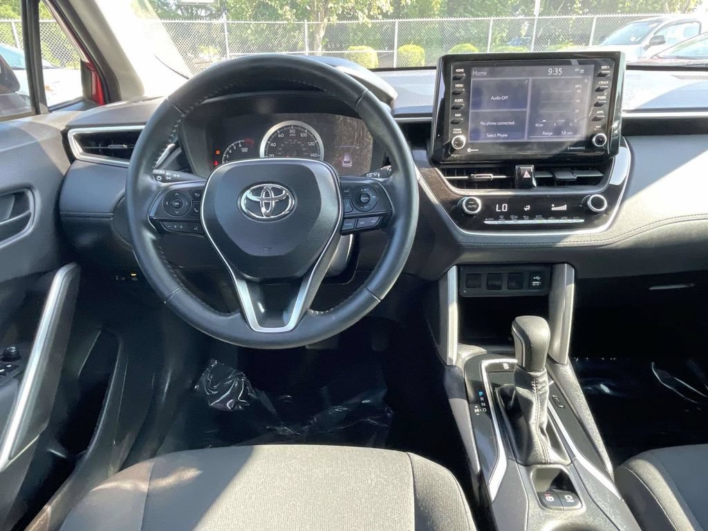 Used 2022 Toyota Corolla Cross LE AWD/4WD image 17