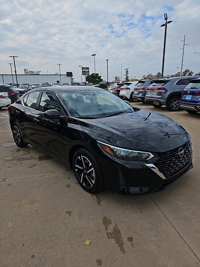 Used 2025 Nissan Sentra SV image 3