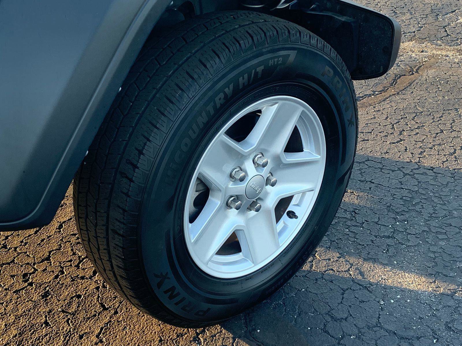 Used 2023 Jeep Gladiator Sport image 9