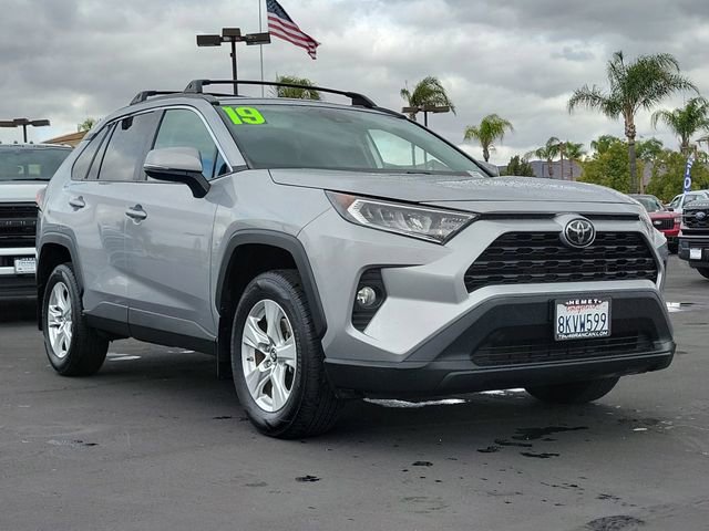 Used 2019 Toyota RAV4 XLE w/ Carpet Mat Package FWD image 2