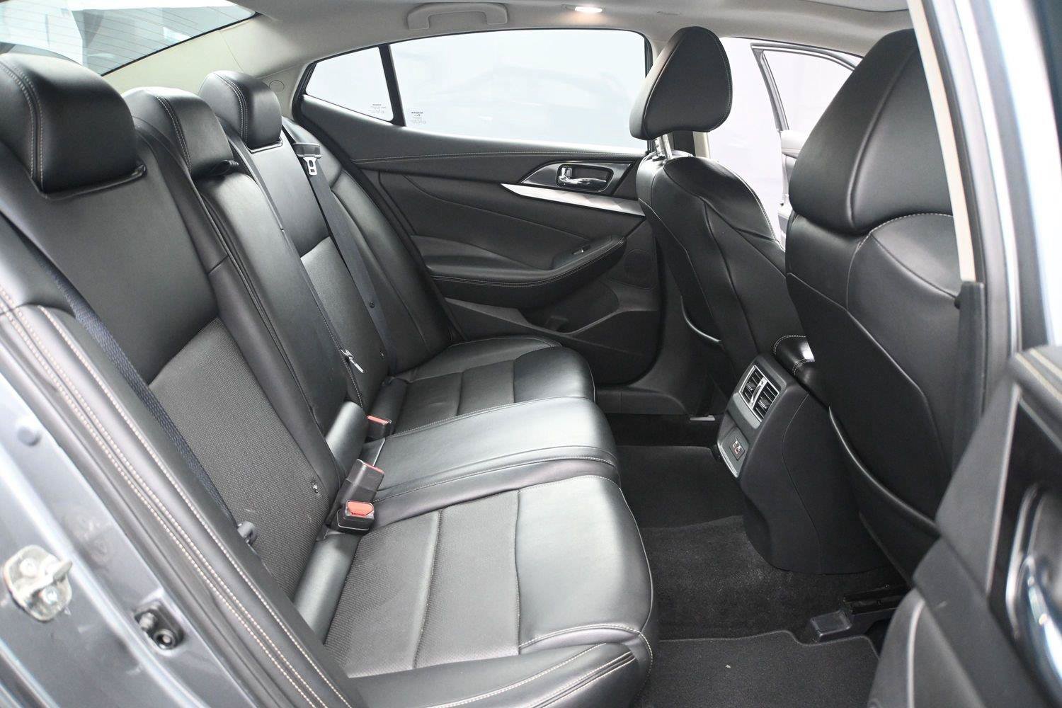 Used 2019 Nissan Maxima 3.5 SL w/ Floor Mat Group FWD image 17
