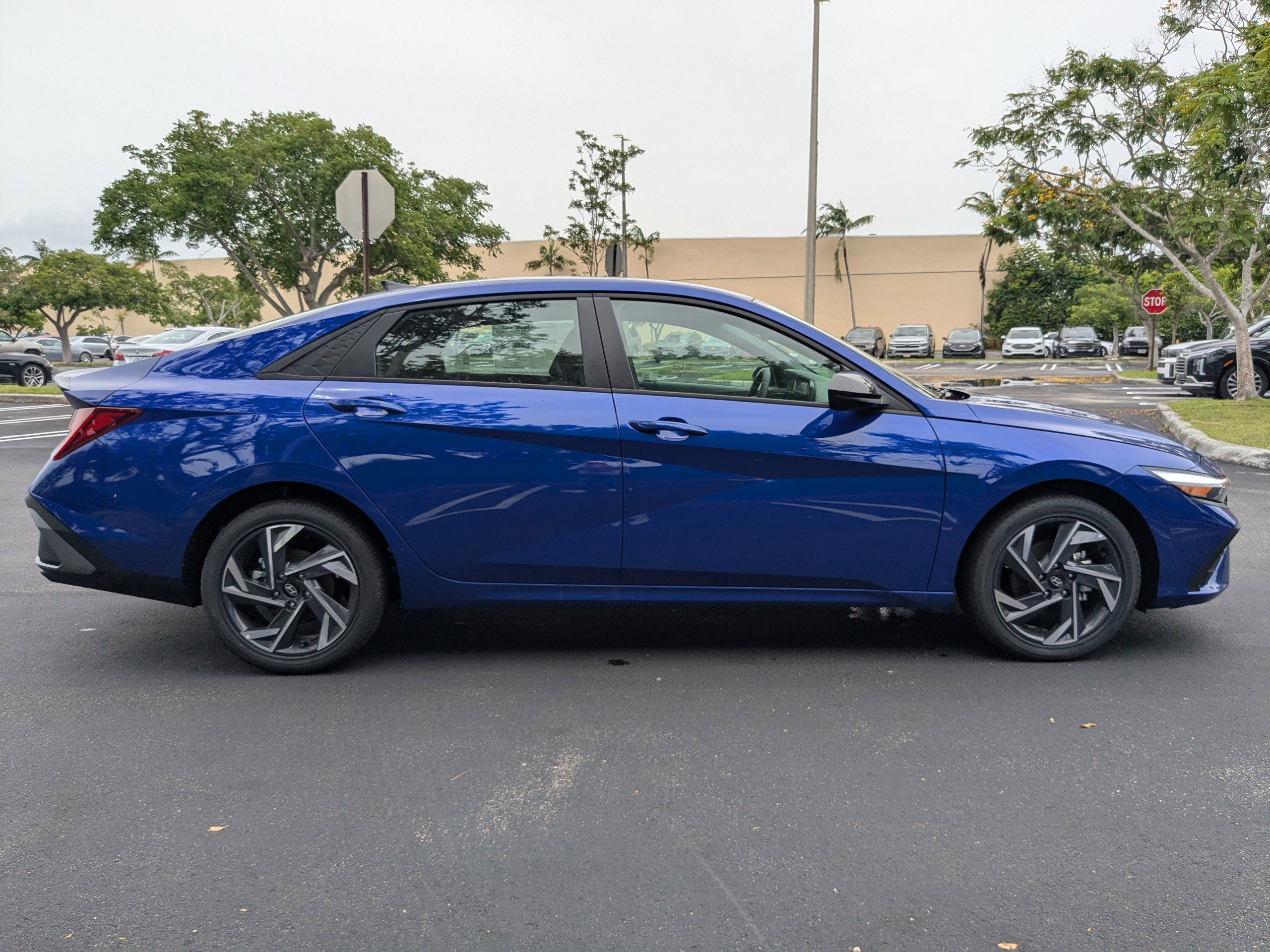 New 2025 Hyundai Elantra SEL image 3